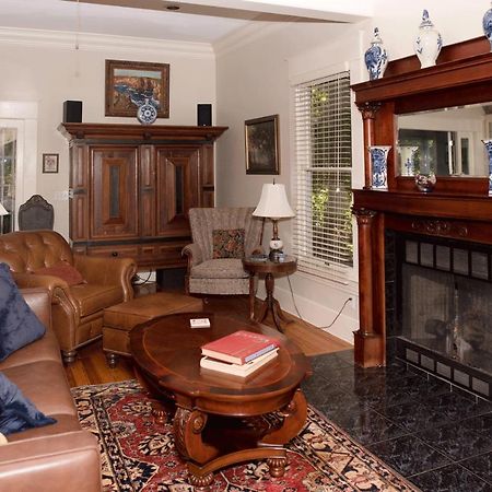 Dickson Street Bed & Breakfast Fayetteville Bagian luar foto