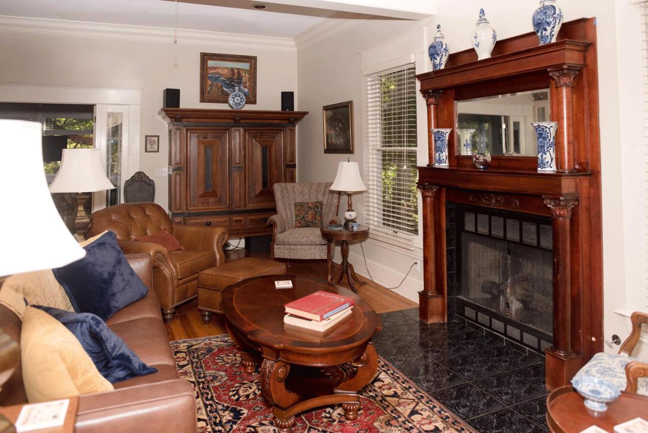Dickson Street Bed & Breakfast Fayetteville Bagian luar foto