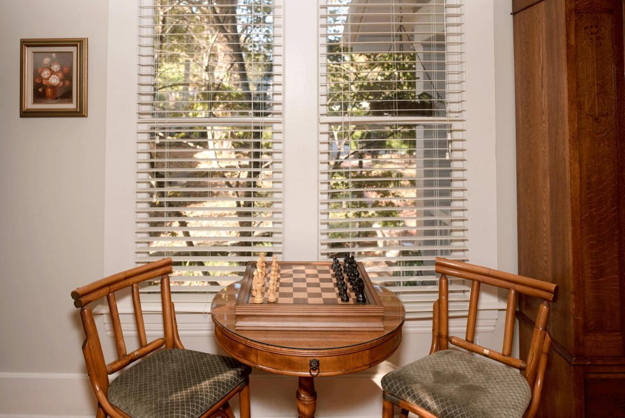 Dickson Street Bed & Breakfast Fayetteville Bagian luar foto