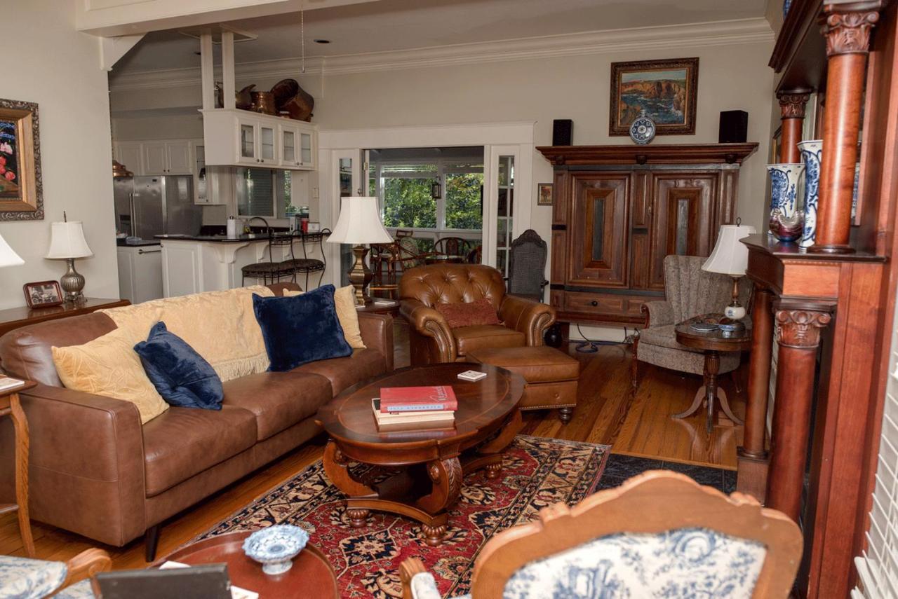 Dickson Street Bed & Breakfast Fayetteville Bagian luar foto